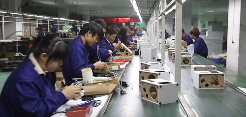 机器人进厂会大批淘汰工人吗？——从自动化车间看未来就业趋势